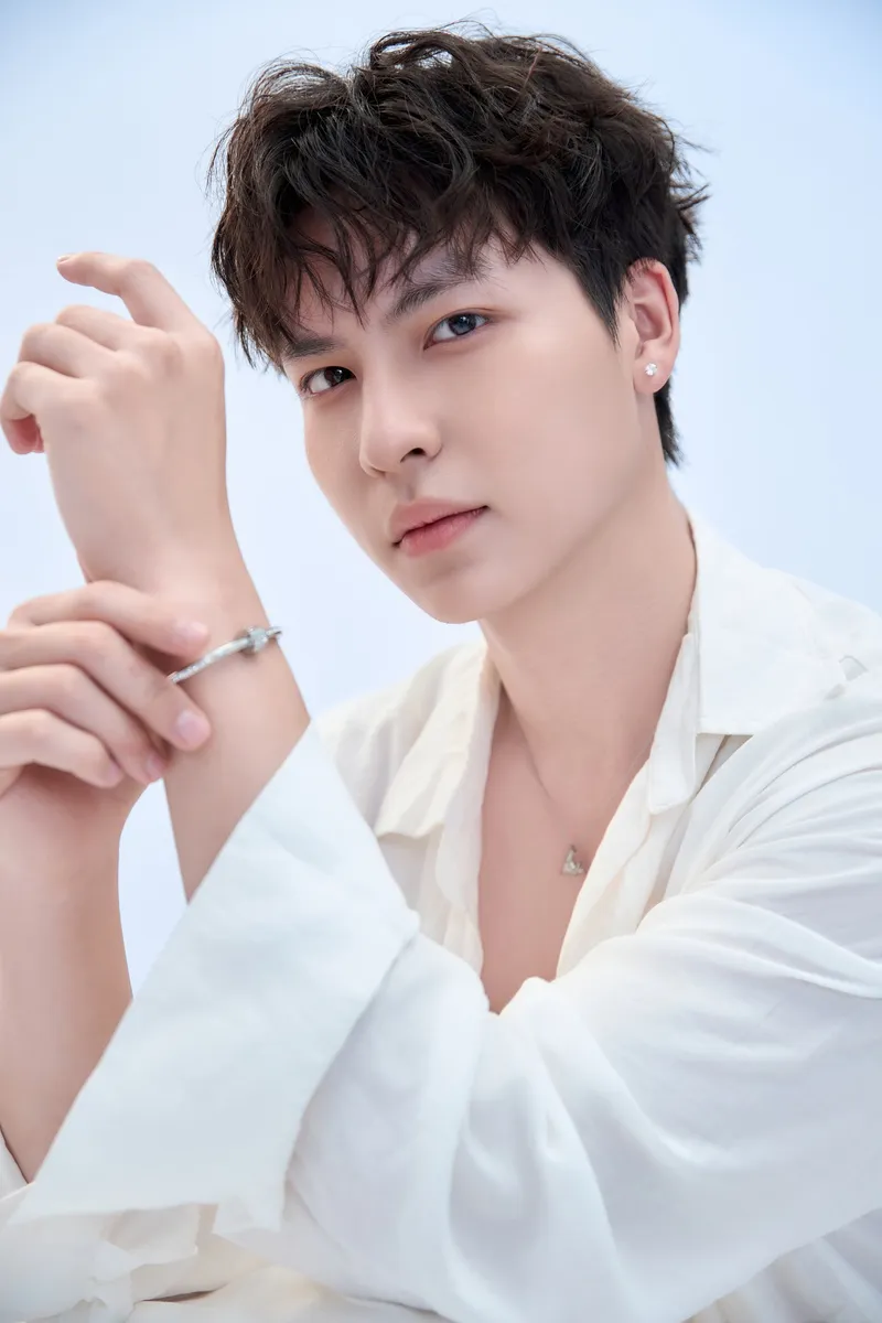 Nam vương Nguyễn Xuân Thắng với vẻ điển trai và phong cách cuốn hút Nam vương Nguyễn Xuân Thắng với vẻ điển trai và phong cách cuốn hút