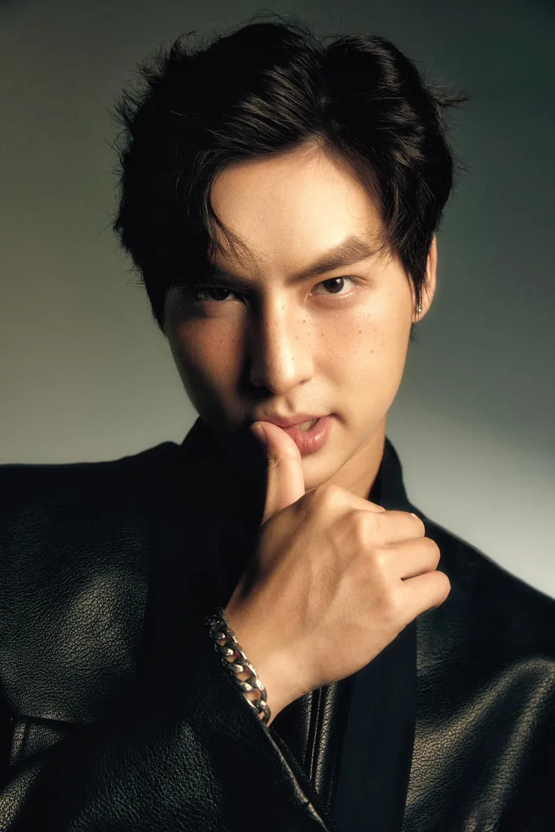 Nam vương Nguyễn Xuân Thắng truyền tải thông điệp yêu thương qua hình ảnh Nam vương Nguyễn Xuân Thắng truyền tải thông điệp yêu thương qua hình ảnh