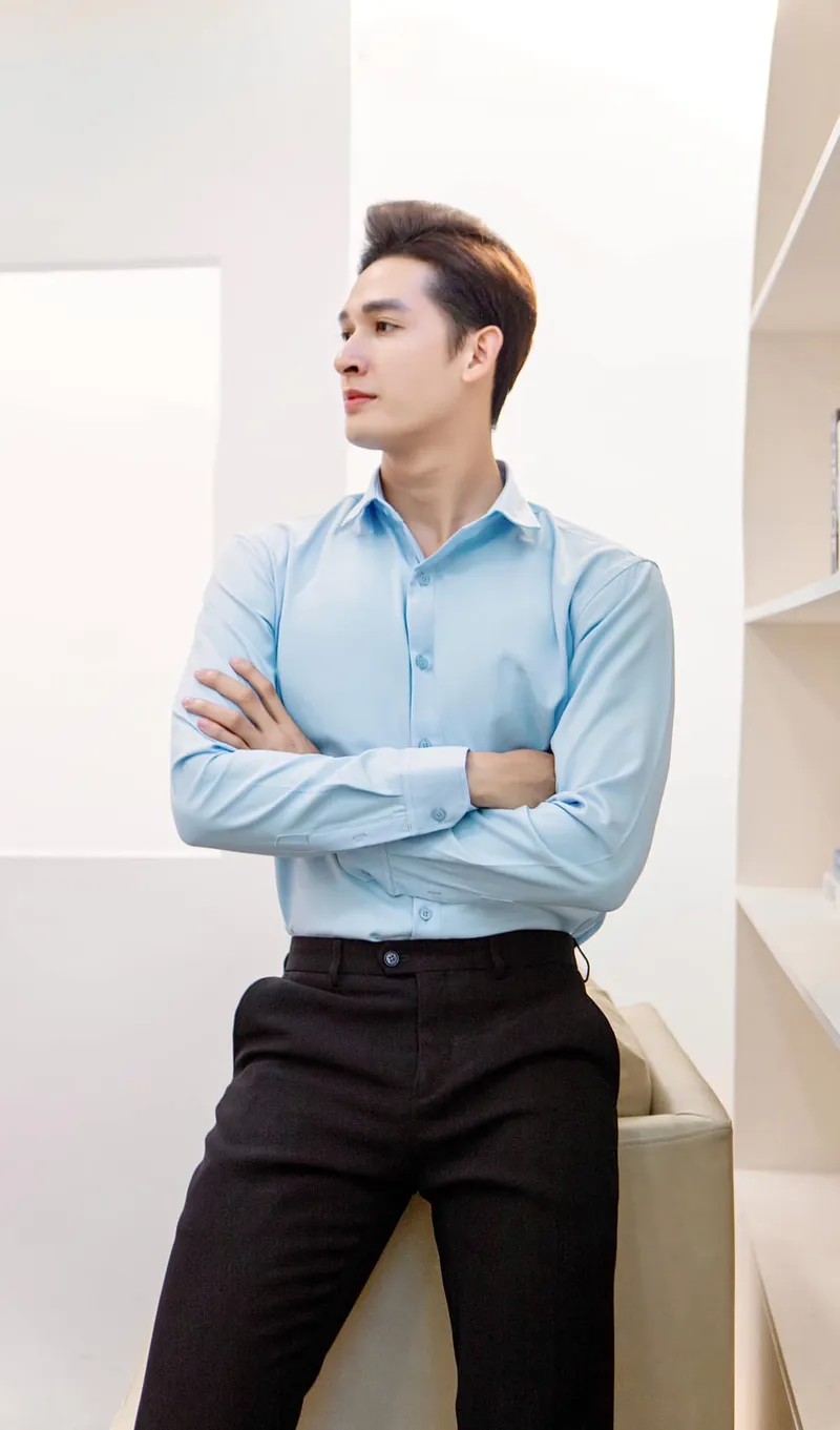 Người mẫu Võ Minh Thoại trong không gian studio chuyên nghiệp Người mẫu Võ Minh Thoại trong không gian studio chuyên nghiệp