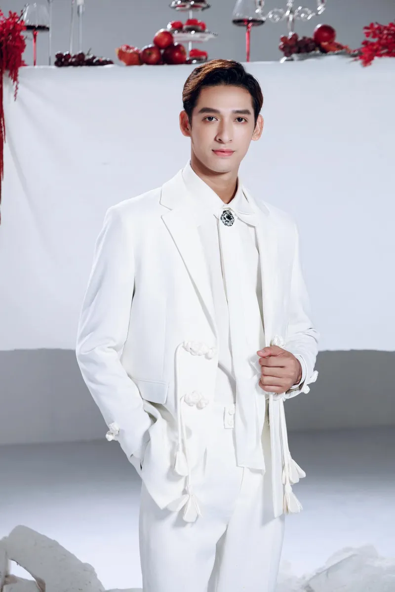 Thần thái sắc nét của người mẫu Võ Minh Thoại trong từng khung hình Thần thái sắc nét của người mẫu Võ Minh Thoại trong từng khung hình