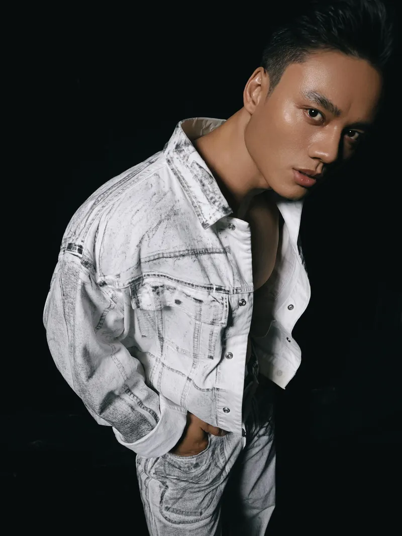Nét nam tính mạnh mẽ của Á Vương Minh Khắc trong shoot ảnh mới Nét nam tính mạnh mẽ của Á Vương Minh Khắc trong shoot ảnh mới