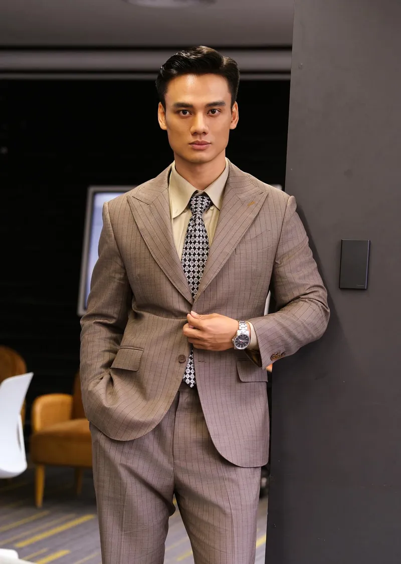 Sức hút khó cưỡng của Á Vương Minh Khắc trong từng khung hình Sức hút khó cưỡng của Á Vương Minh Khắc trong từng khung hình