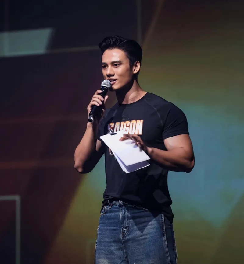 Phong thái tự tin của Á Vương Minh Khắc chinh phục trái tim người hâm mộ Phong thái tự tin của Á Vương Minh Khắc chinh phục trái tim người hâm mộ