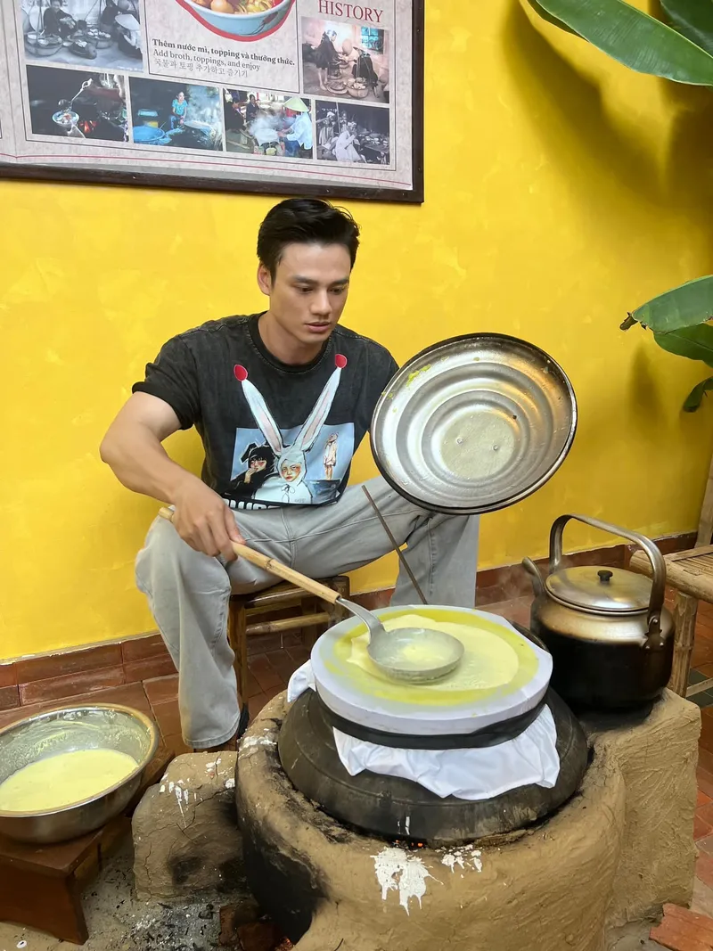 Nụ cười đầy sức hút của Á Vương Minh Khắc làm fan say đắm Nụ cười đầy sức hút của Á Vương Minh Khắc làm fan say đắm