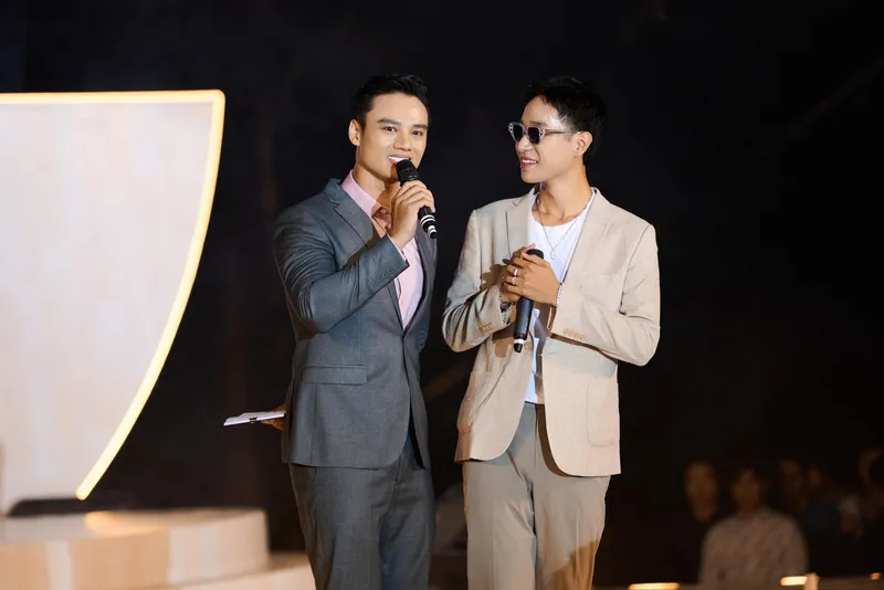 Phong cách lịch lãm giúp Á Vương Minh Khắc tỏa sáng tại sự kiện Phong cách lịch lãm giúp Á Vương Minh Khắc tỏa sáng tại sự kiện