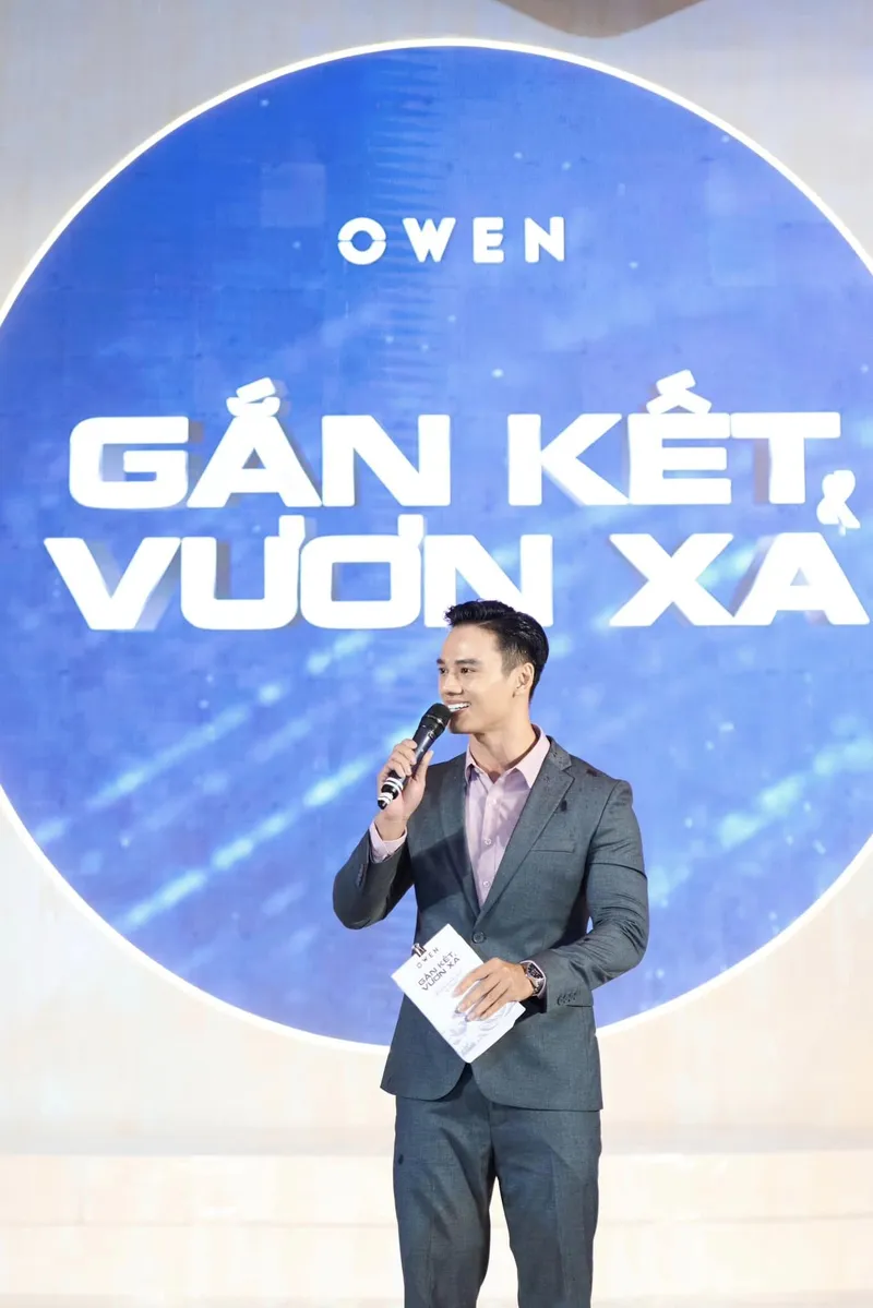 Bộ ảnh mới của Á Vương Minh Khắc khiến cư dân mạng dậy sóng Bộ ảnh mới của Á Vương Minh Khắc khiến cư dân mạng dậy sóng