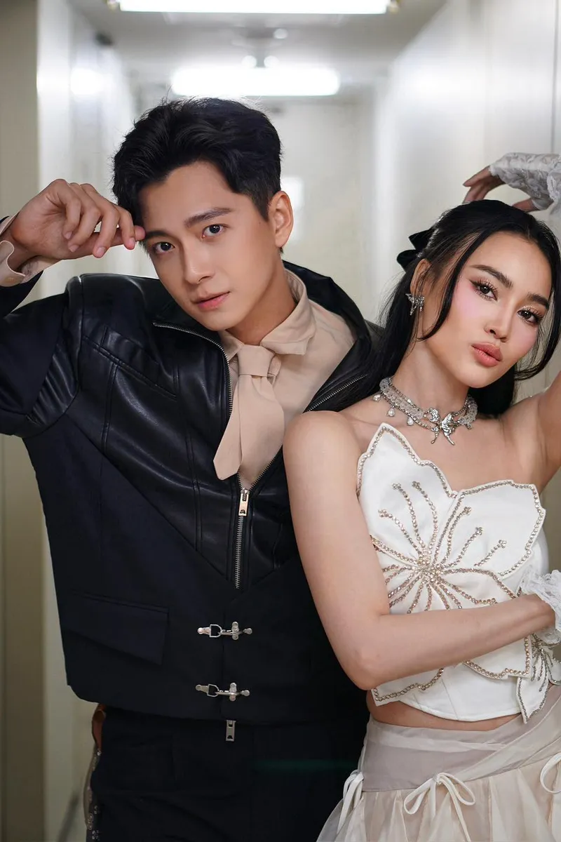 Ca sĩ diễn viên MC Ngô Kiến Huy rạng rỡ trên thảm đỏ showbiz Ca sĩ diễn viên MC Ngô Kiến Huy rạng rỡ trên thảm đỏ showbiz