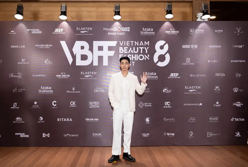Ngắm vẻ điển trai của người mẫu Nhâm Phương Nam Ngắm vẻ điển trai của người mẫu Nhâm Phương Nam