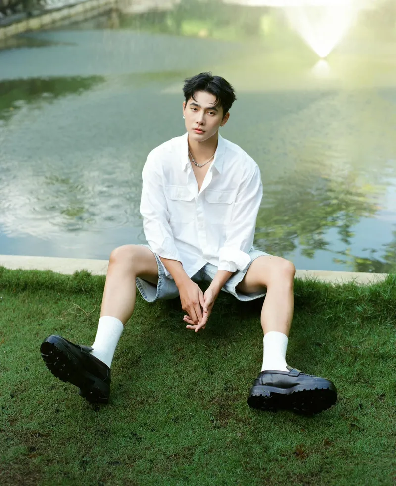 Người mẫu Nhâm Phương Nam trong trang phục tối giản sang trọng Người mẫu Nhâm Phương Nam trong trang phục tối giản sang trọng