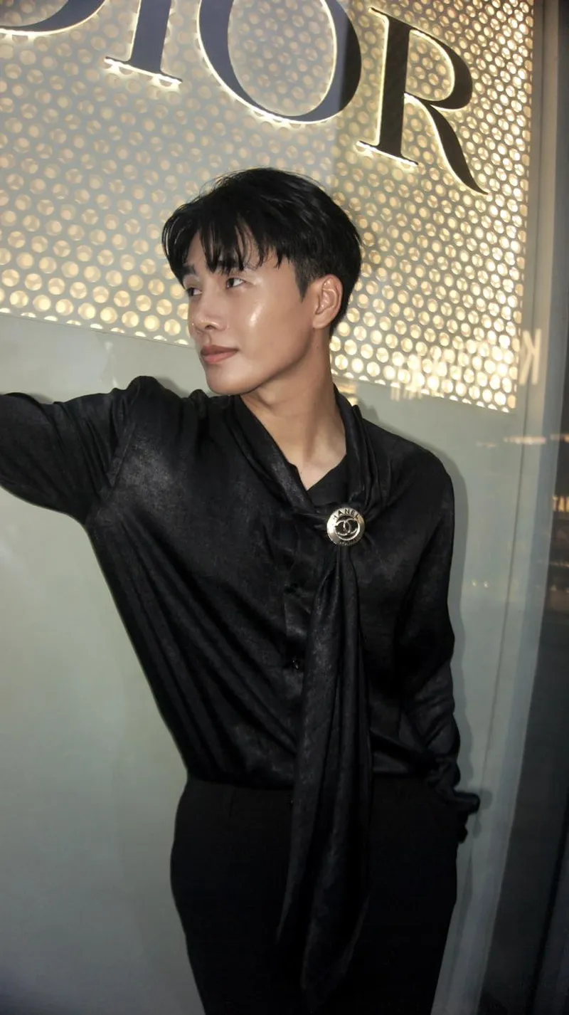 Người mẫu Nhâm Phương Nam với phong cách lịch lãm nam tính Người mẫu Nhâm Phương Nam với phong cách lịch lãm nam tính