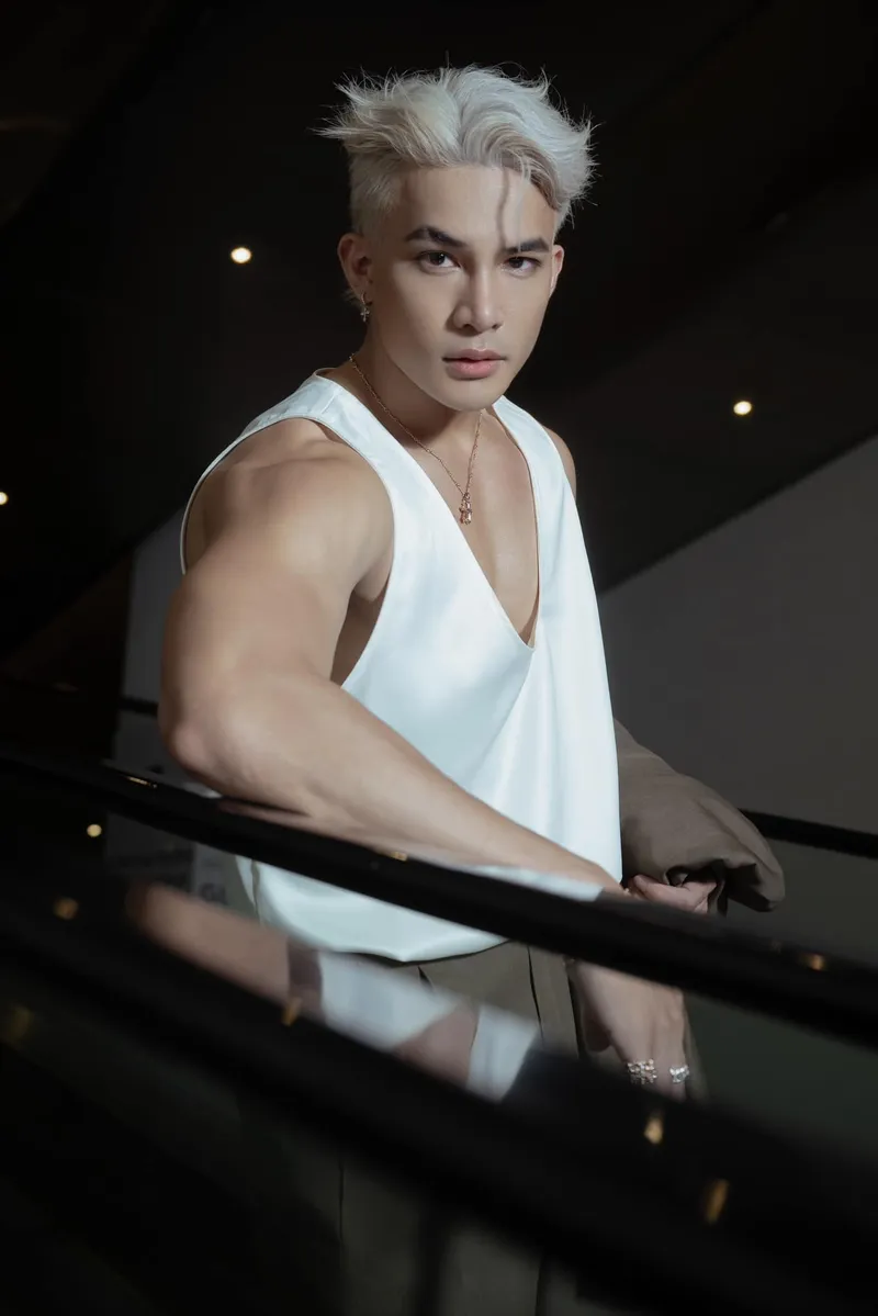 Thần thái khác biệt của người mẫu Nguyễn An Duy trong từng góc chụp Thần thái khác biệt của người mẫu Nguyễn An Duy trong từng góc chụp