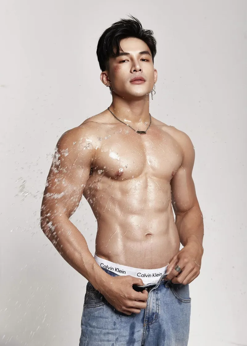 Người mẫu Nguyễn An Duy nổi bật trong khung cảnh đầy nghệ thuật Người mẫu Nguyễn An Duy nổi bật trong khung cảnh đầy nghệ thuật