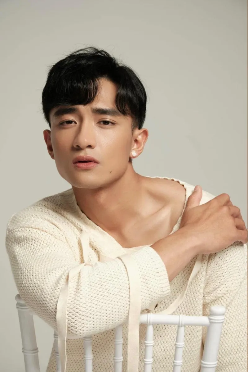 Á vương Hữu Vi luôn nổi bật với phong cách cá nhân Á vương Hữu Vi luôn nổi bật với phong cách cá nhân
