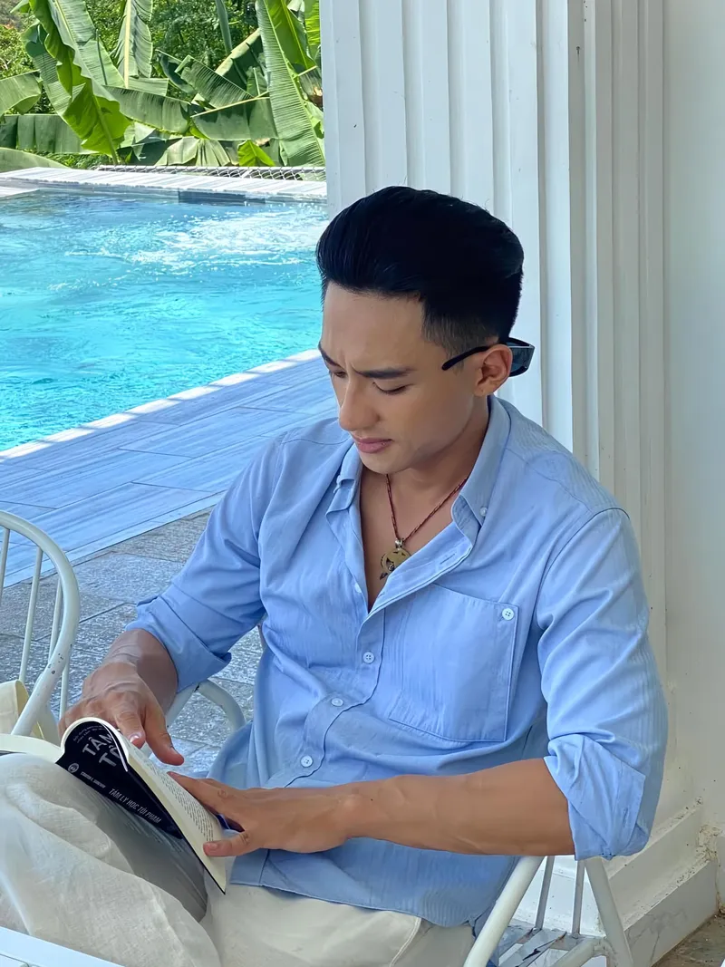 Hình ảnh Á vương Hữu Vi giản dị nhưng vẫn đầy sức hút Hình ảnh Á vương Hữu Vi giản dị nhưng vẫn đầy sức hút