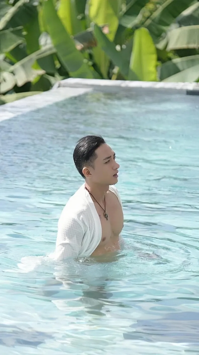 Á vương Hữu Vi và khoảnh khắc đầy cảm xúc trên sân khấu Á vương Hữu Vi và khoảnh khắc đầy cảm xúc trên sân khấu