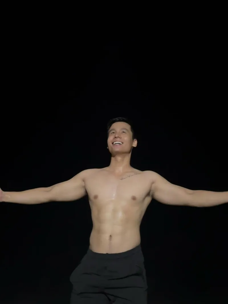 Nam vương Cao Xuân Tài với phong cách cuốn hút Nam vương Cao Xuân Tài với phong cách cuốn hút