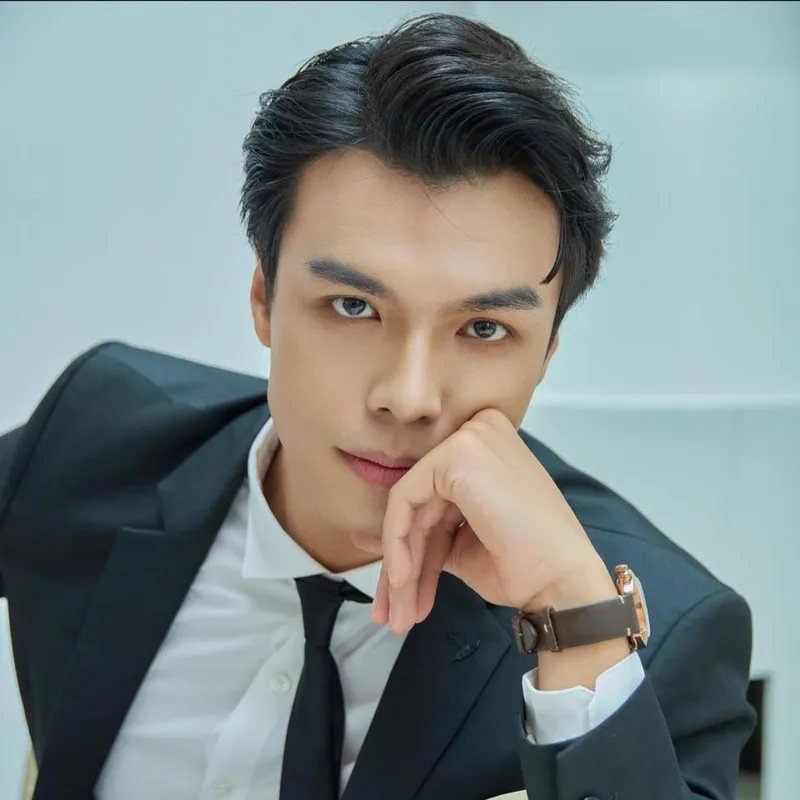 Khám phá phong cách thời trang của Nam Vương Nguyễn Mạnh Lân Khám phá phong cách thời trang của Nam Vương Nguyễn Mạnh Lân
