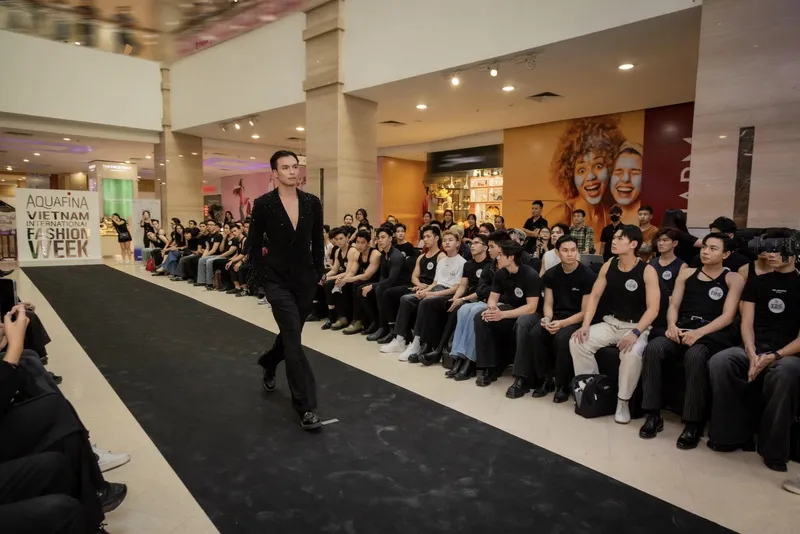 Phong cách đỉnh cao của Nam Vương Nguyễn Mạnh Lân khiến bạn mê mẩn Phong cách đỉnh cao của Nam Vương Nguyễn Mạnh Lân khiến bạn mê mẩn