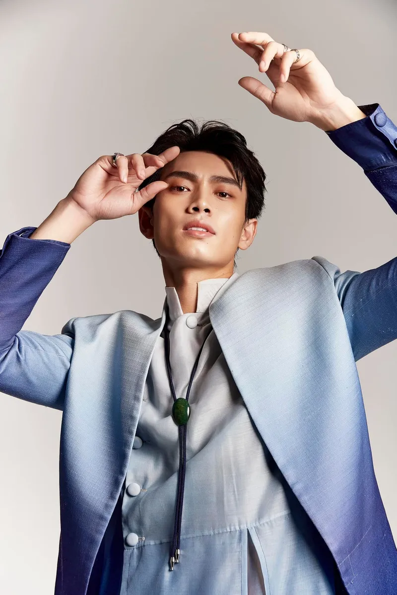 Tạ Công Phát chinh phục khán giả với vẻ đẹp sắc nét từng góc ảnh Tạ Công Phát chinh phục khán giả với vẻ đẹp sắc nét từng góc ảnh