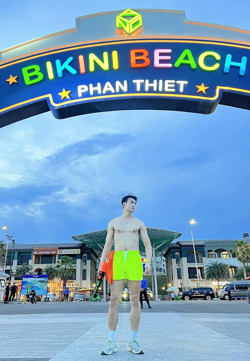 Người mẫu Tạ Công Phát xuất hiện nổi bật tại tuần lễ thời trang Người mẫu Tạ Công Phát xuất hiện nổi bật tại tuần lễ thời trang