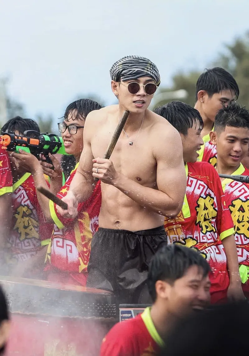 Tạ Công Phát khẳng định tài năng với phong cách thời trang đa dạng Tạ Công Phát khẳng định tài năng với phong cách thời trang đa dạng