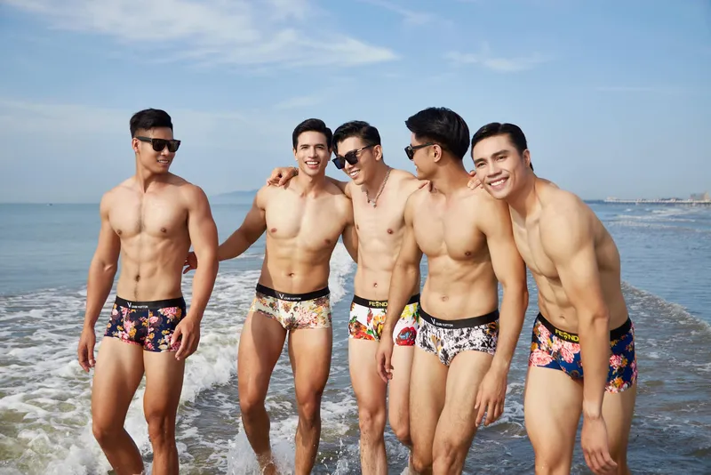 Nam vương Trịnh Bảo luôn là tâm điểm tại các sự kiện lớn Nam vương Trịnh Bảo luôn là tâm điểm tại các sự kiện lớn