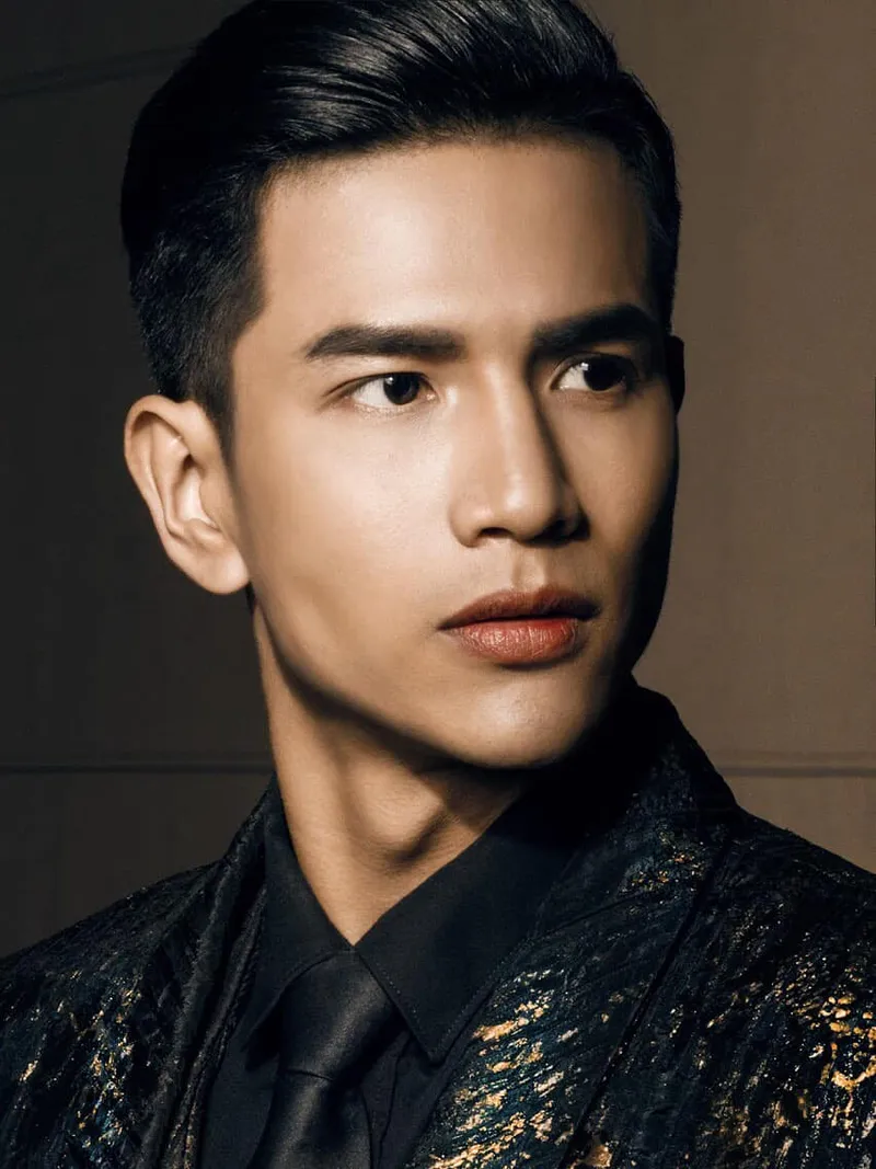 Cận cảnh thần thái cuốn hút của Nam vương Trịnh Bảo Cận cảnh thần thái cuốn hút của Nam vương Trịnh Bảo