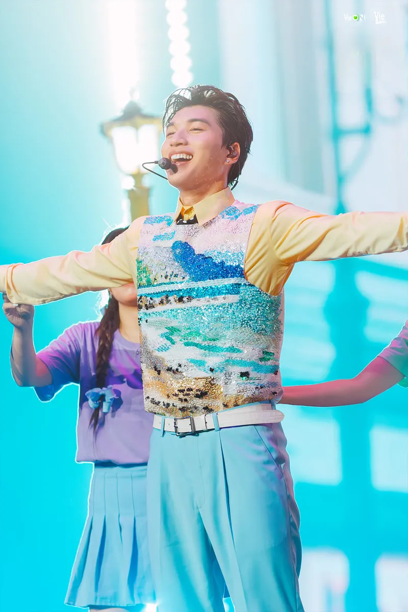 Rapper ca sĩ Hiếu Thứ Hai biểu diễn với đam mê mãnh liệt