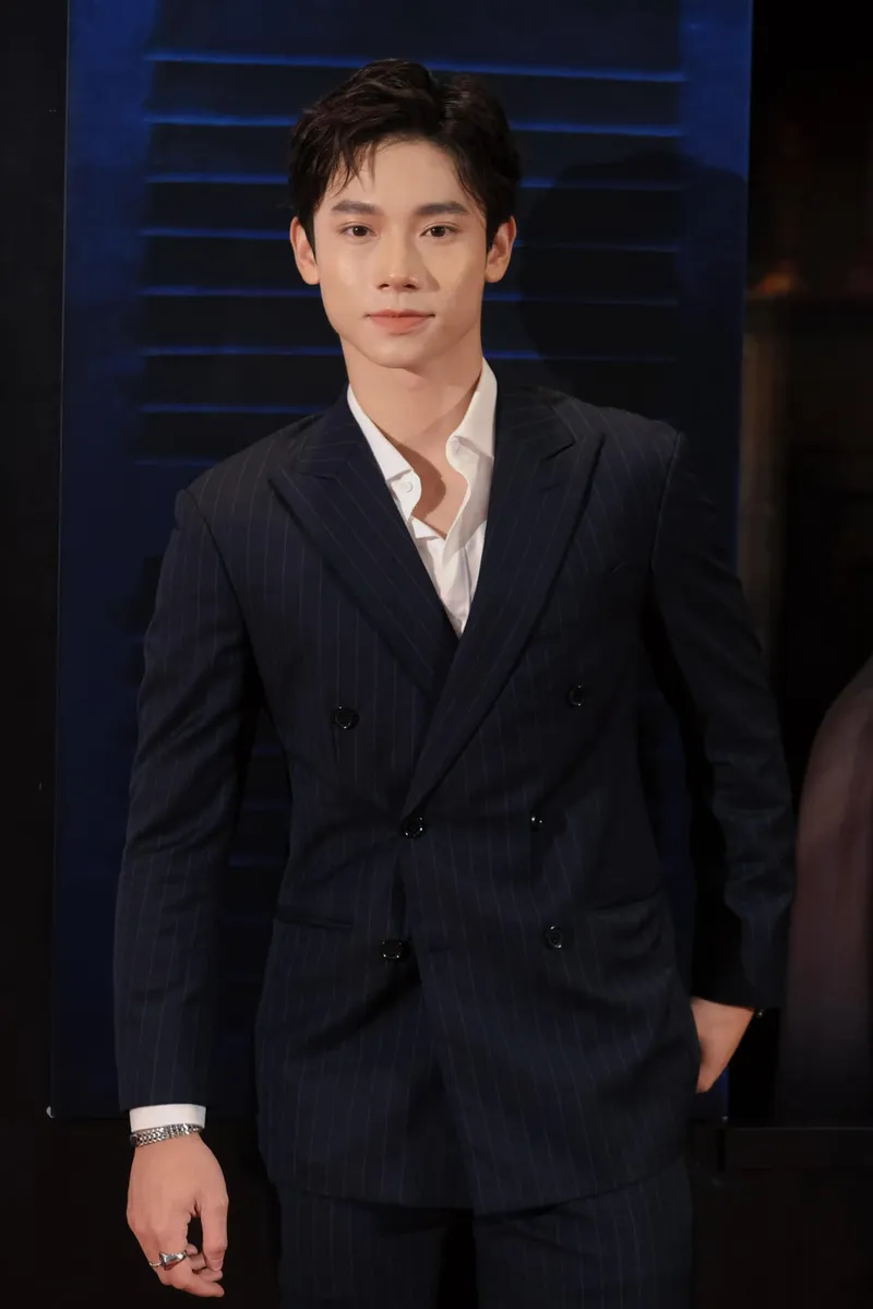Người mẫu Dương Hoàng Hải bừng sáng trong từng khung hình Người mẫu Dương Hoàng Hải bừng sáng trong từng khung hình