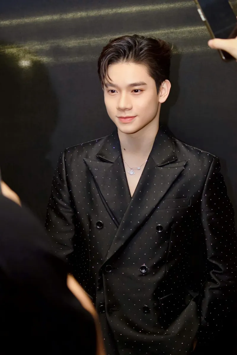 Người mẫu Dương Hoàng Hải diện đồ oversized đầy cuốn hút Người mẫu Dương Hoàng Hải diện đồ oversized đầy cuốn hút