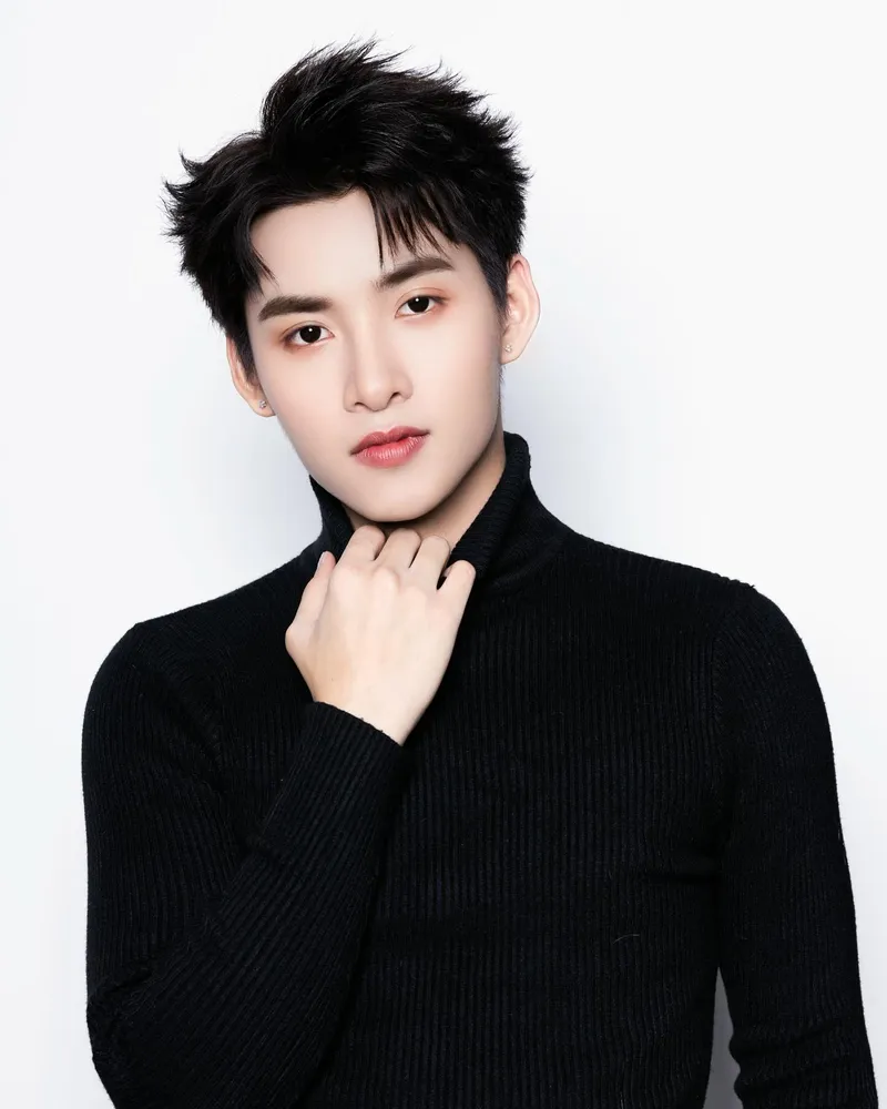 Hùng Huỳnh livestream hé lộ nhiều bí mật bất ngờ Hùng Huỳnh livestream hé lộ nhiều bí mật bất ngờ