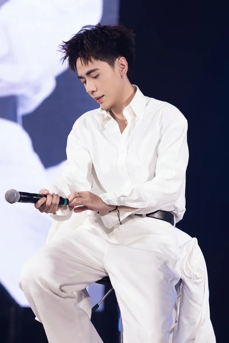 Loạt ảnh Quang Hùng MasterD dìm cực lầy lội của idol Loạt ảnh Quang Hùng MasterD dìm cực lầy lội của idol