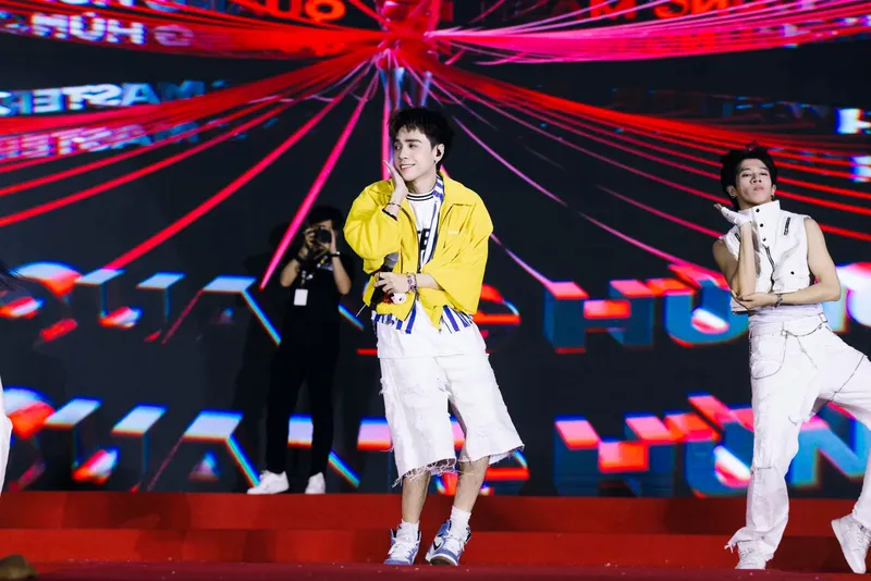 Thử thách karaoke Quang Hùng MasterD với loạt hit đình đám Thử thách karaoke Quang Hùng MasterD với loạt hit đình đám