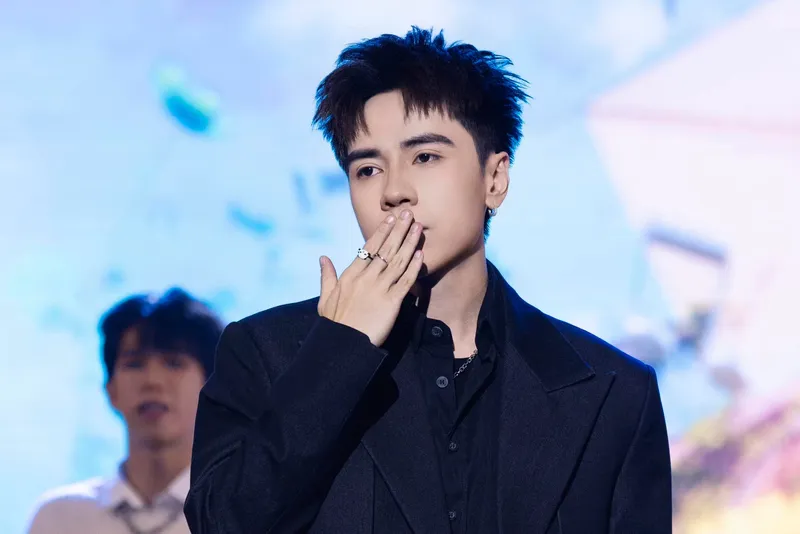 Màn intro Quang Hùng MasterD chất lừ mở màn live show Màn intro Quang Hùng MasterD chất lừ mở màn live show
