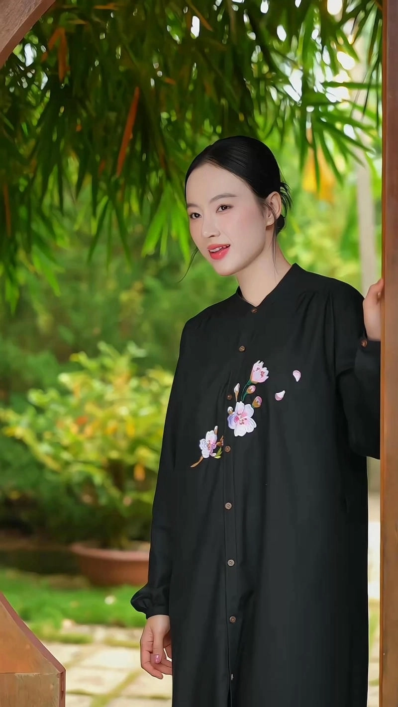 Hé lộ loạt ảnh đáng yêu Angela Phương Trinh Hồi Nhỏ