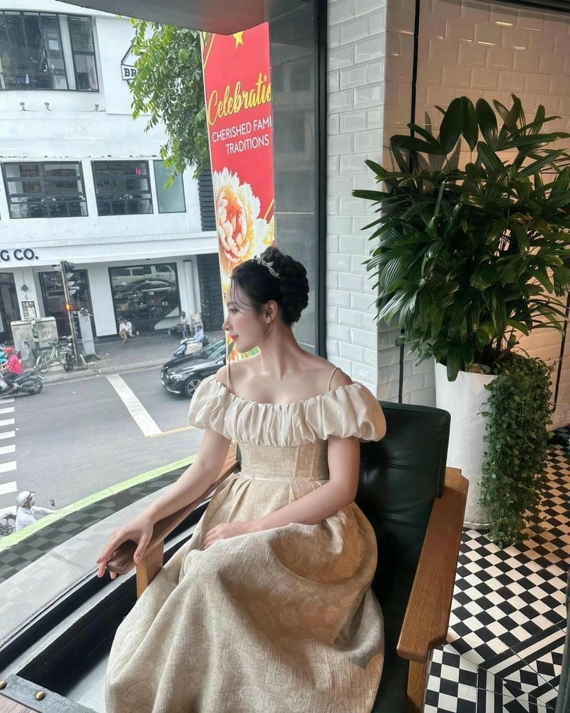 Gây sốt mạng xã hội với clip Angela Phương Trinh Múa Cột