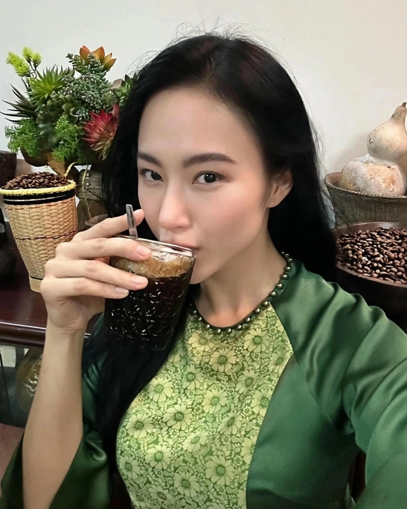 Đón xem vóc dáng săn chắc Angela Phương Trinh Tập Gym