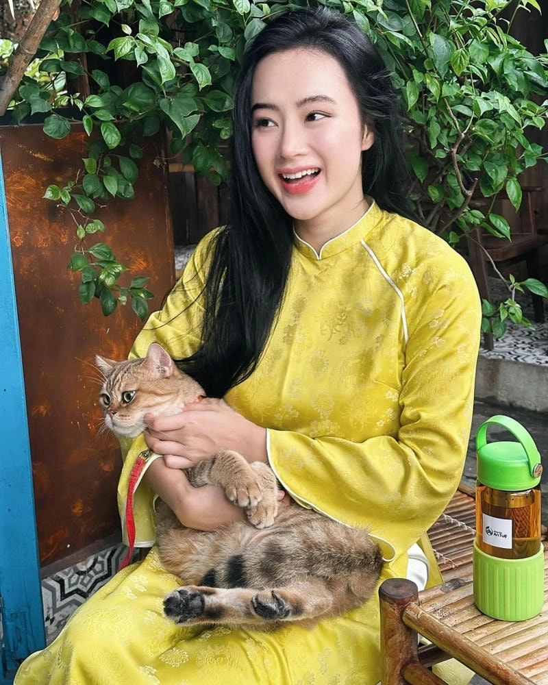 Gây bùng nổ sân khấu Angela Phương Trinh Bước Nhảy Hoàn Vũ