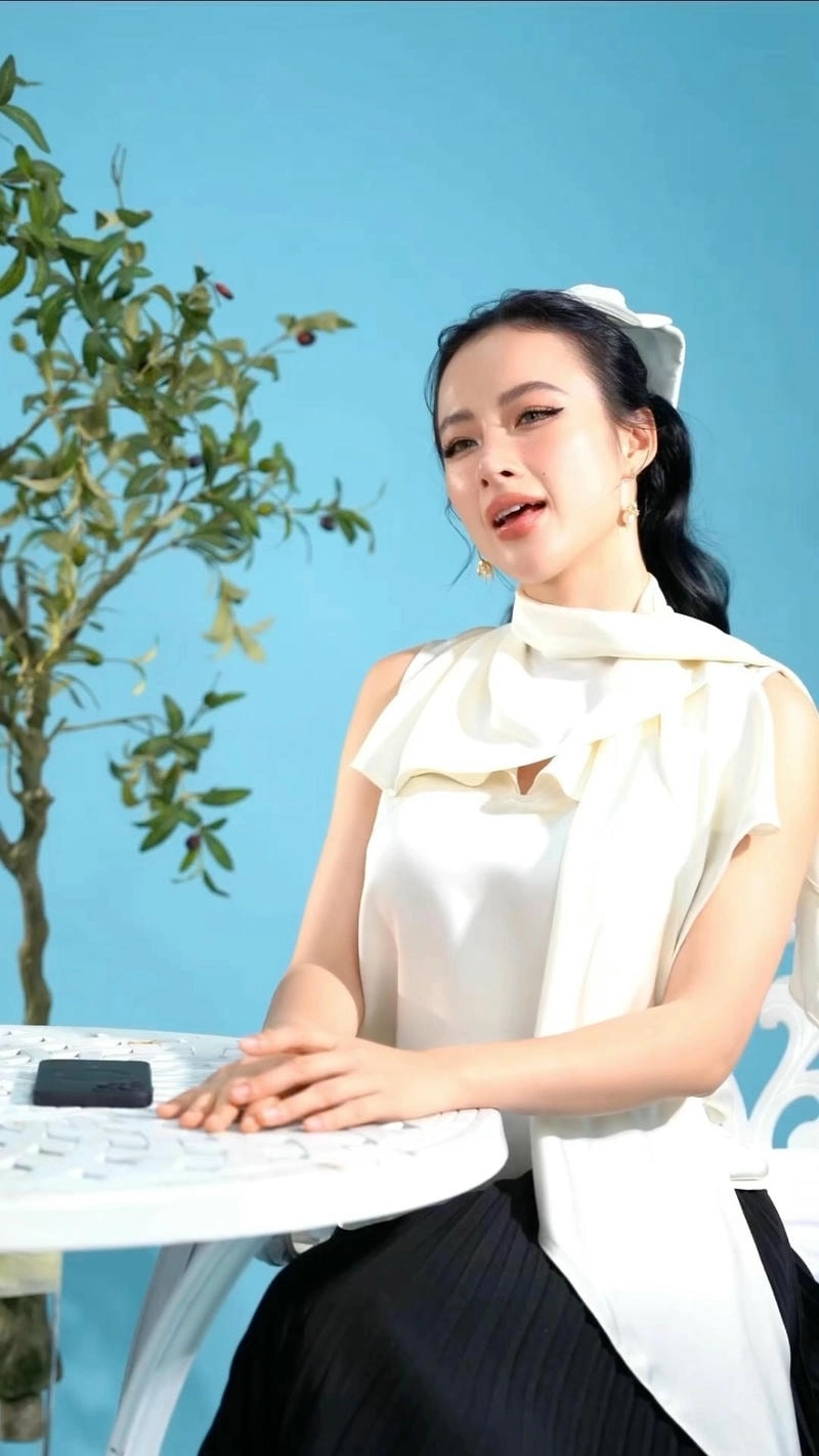 Tiết lộ chiều cao thật sự Angela Phương Trinh Cao Bao Nhiêu