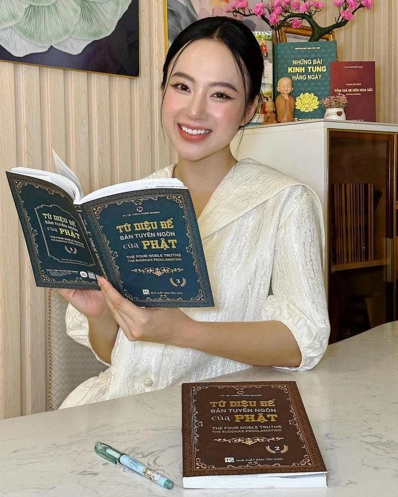 Nhìn lại dấu ấn năm Angela Phương Trinh 2014