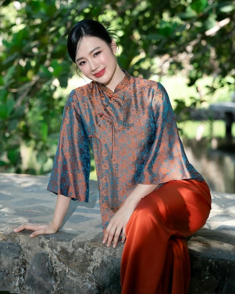 Ngắm nhìn vẻ đẹp truyền thống Angela Phương Trinh Áo Dài