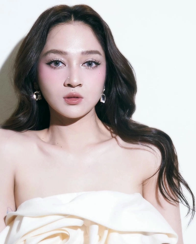 Lời bài hát Bảo Anh yêu một người vô tâm khiến bạn phải suy ngẫm