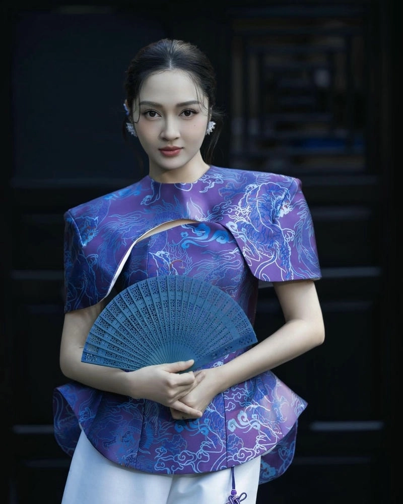 Chia sẻ khoảnh khắc đáng yêu của Anh trai say hi Bảo Anh