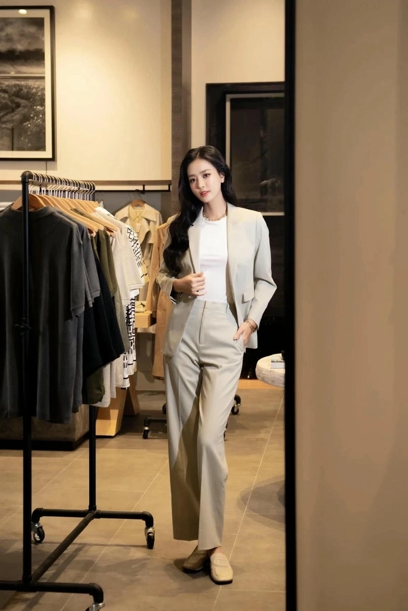 Cận cảnh vẻ đẹp Bùi Khánh Linh á hậu mới