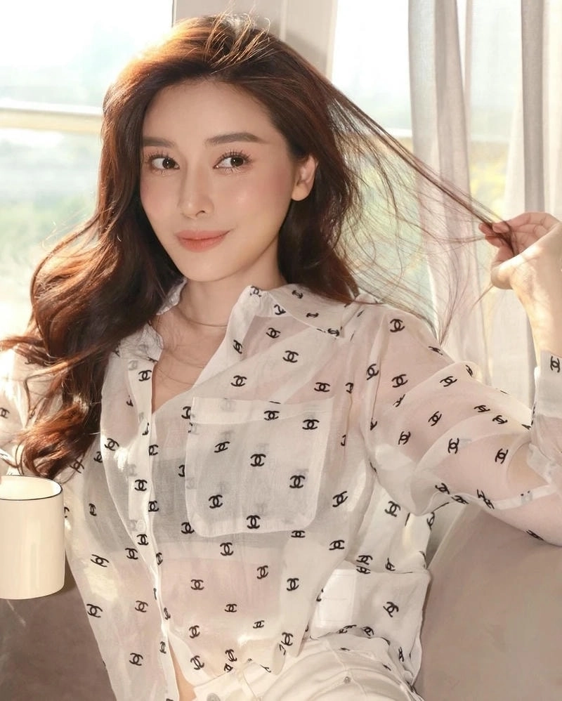 Cao Thái Hà instagram được cộng đồng mạng săn đón