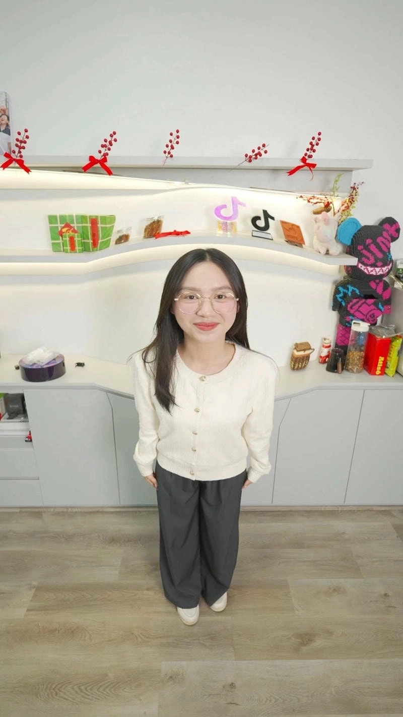 Đặng Thu Hà gây sốt với nhan sắc dịu dàng