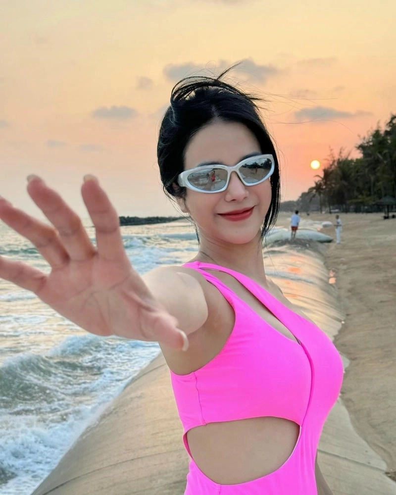 Bạn có biết Diệp Lâm Anh làm nghề gì không
