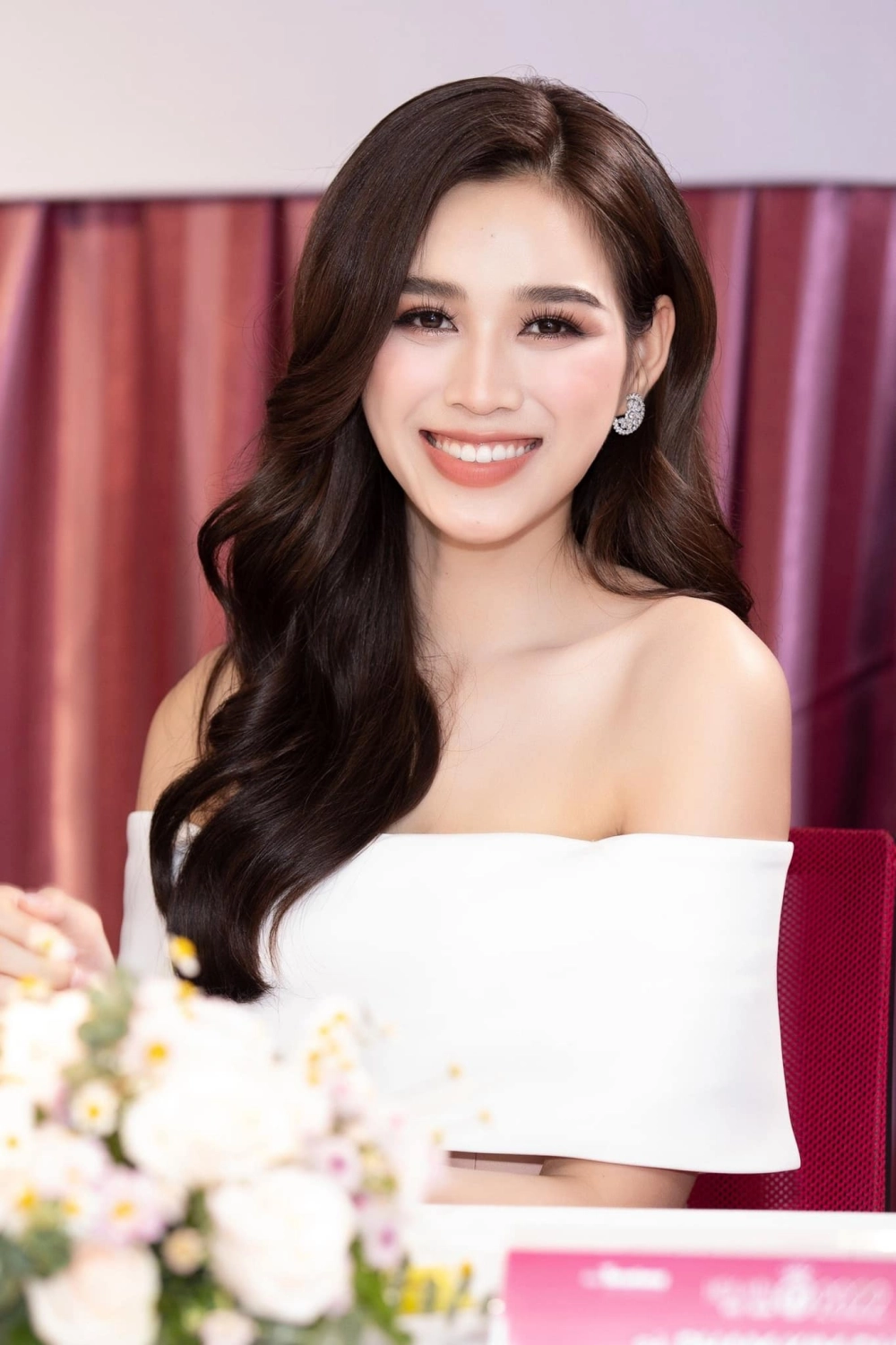 Khung hình thân thiết của Lương Thùy Linh và Đỗ Thị Hà