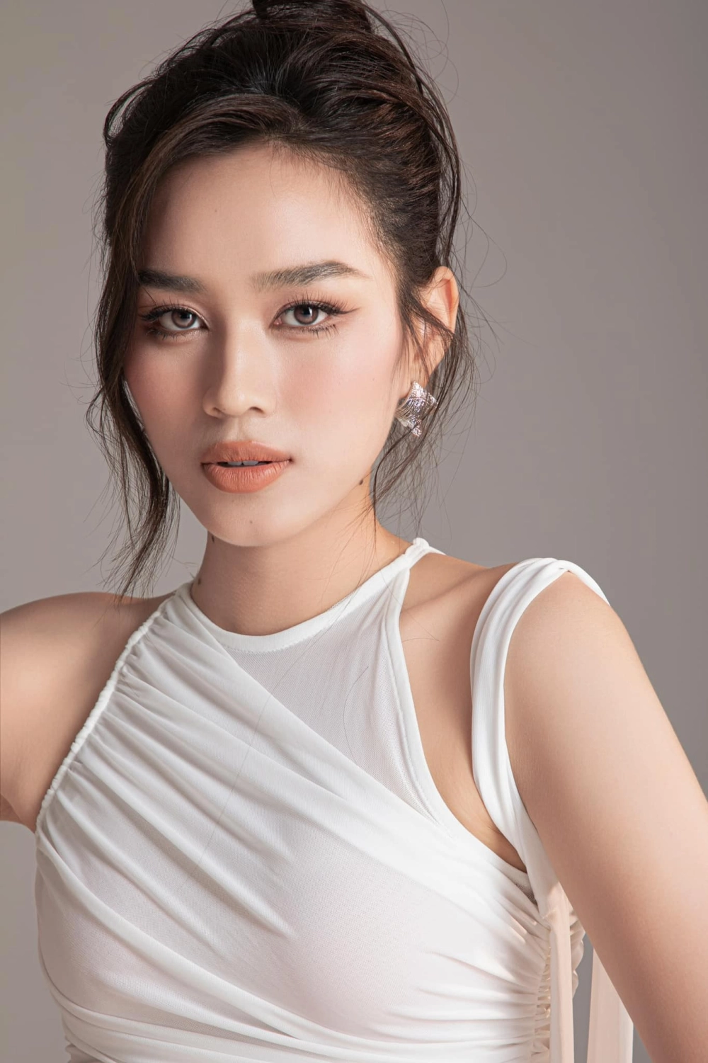 Nhan sắc thăng hạng của Hoa hậu Đỗ Thị Hà 2021