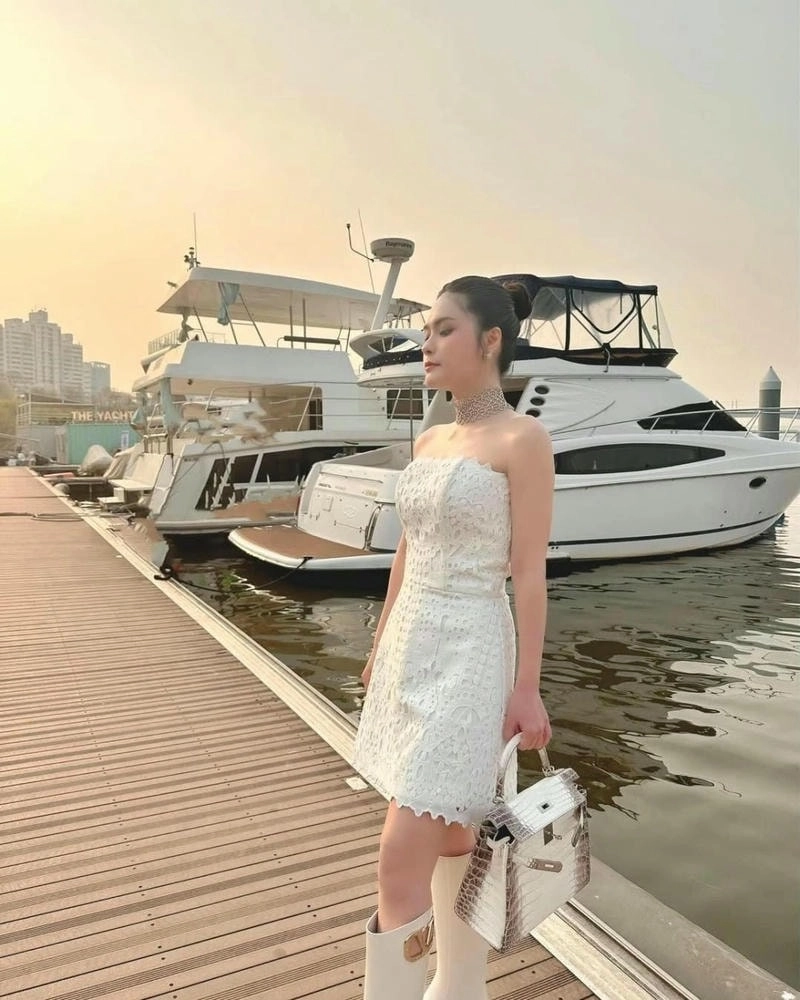 Bất ngờ với quá khứ của Đoàn Di Băng là ai